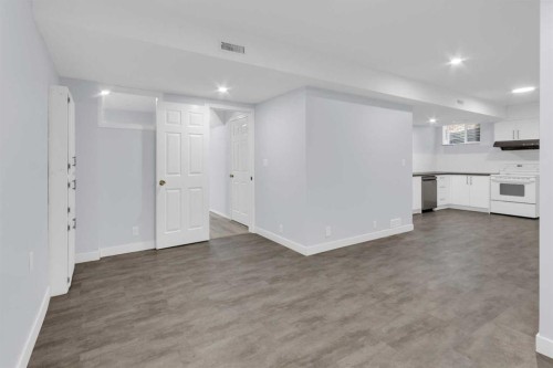99 Edgeridge View Nw, Calgary, AB - Indoor Photo Showing Kitchen
