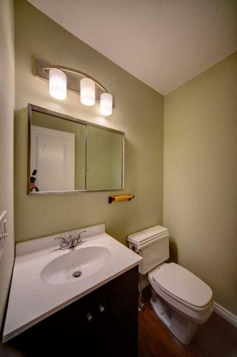 30-380 Bermuda Drive Nw, Calgary, AB - Indoor Photo Showing Bathroom