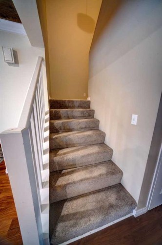 30-380 Bermuda Drive Nw, Calgary, AB - Indoor Photo Showing Other Room