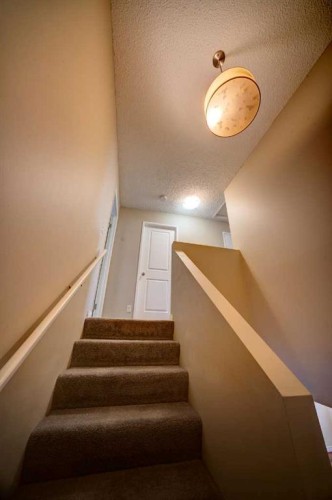 30-380 Bermuda Drive Nw, Calgary, AB - Indoor Photo Showing Other Room