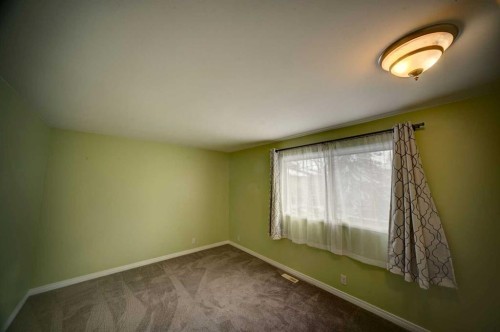 30-380 Bermuda Drive Nw, Calgary, AB - Indoor Photo Showing Other Room
