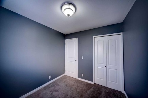 30-380 Bermuda Drive Nw, Calgary, AB - Indoor Photo Showing Other Room