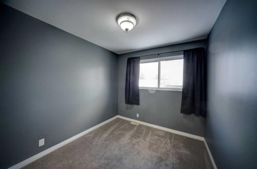30-380 Bermuda Drive Nw, Calgary, AB - Indoor Photo Showing Other Room