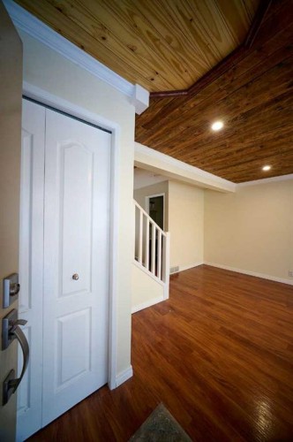 30-380 Bermuda Drive Nw, Calgary, AB - Indoor Photo Showing Other Room