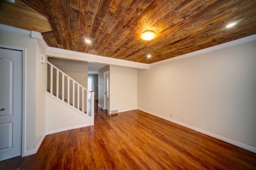 30-380 Bermuda Drive Nw, Calgary, AB - Indoor Photo Showing Other Room