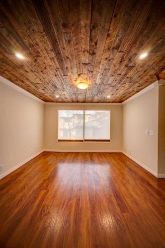 30-380 Bermuda Drive Nw, Calgary, AB - Indoor Photo Showing Other Room