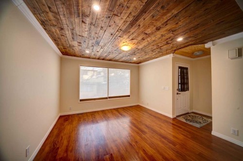 30-380 Bermuda Drive Nw, Calgary, AB - Indoor Photo Showing Other Room