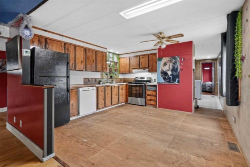 224 Huntwell Road Ne, Calgary, AB - Indoor Photo Showing Kitchen
