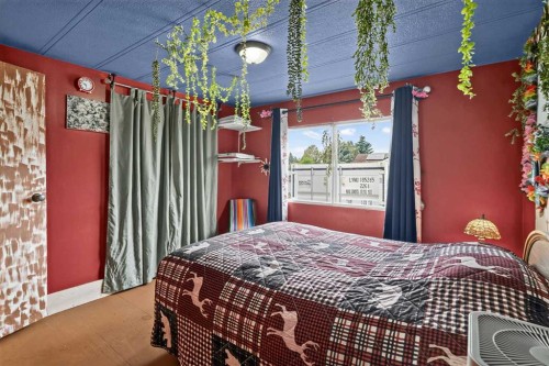 224 Huntwell Road Ne, Calgary, AB - Indoor Photo Showing Bedroom