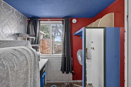 224 Huntwell Road Ne, Calgary, AB - Indoor Photo Showing Bedroom