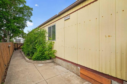 224 Huntwell Road Ne, Calgary, AB - Outdoor