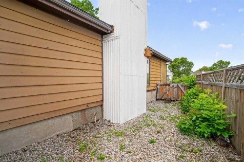 224 Huntwell Road Ne, Calgary, AB - Outdoor With Exterior
