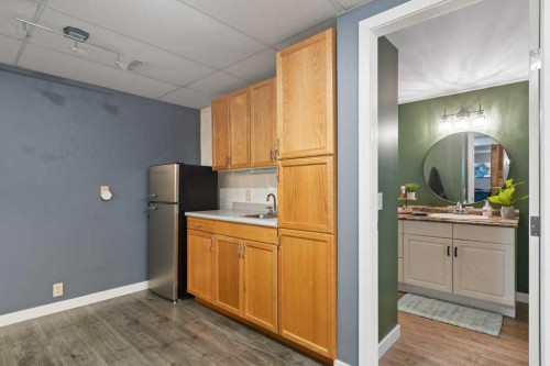 167 Deerpath Court Se, Calgary, AB - Indoor Photo Showing Kitchen