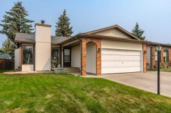 167 Deerpath Court SE Calgary, AB T2J 6K9
