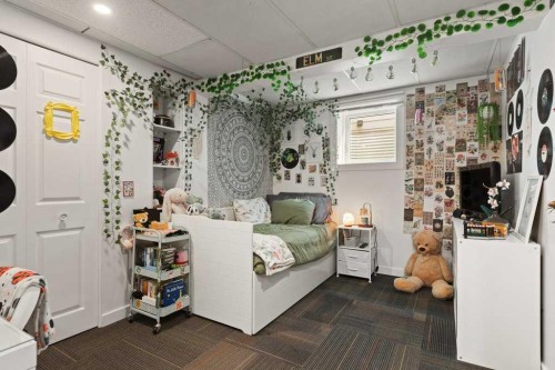 167 Deerpath Court Se, Calgary, AB - Indoor Photo Showing Bedroom