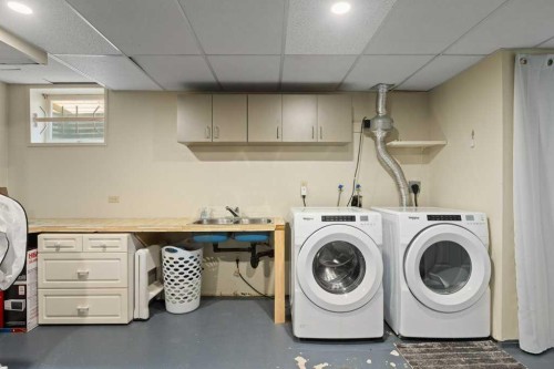 167 Deerpath Court Se, Calgary, AB - Indoor Photo Showing Laundry Room