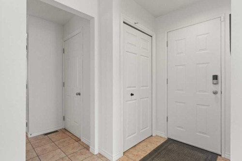 167 Deerpath Court Se, Calgary, AB - Indoor Photo Showing Other Room