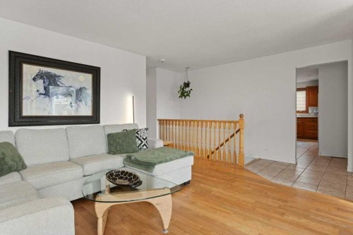 167 Deerpath Court Se, Calgary, AB - Indoor Photo Showing Living Room