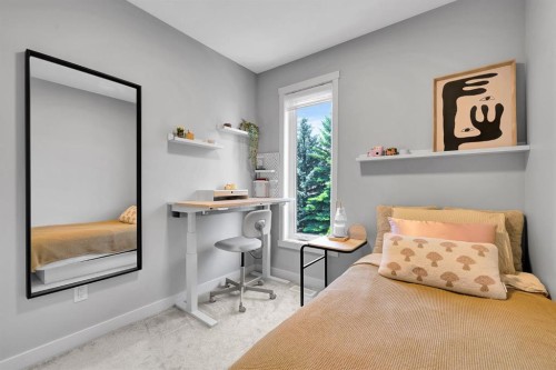 426 Shawnee Square Sw, Calgary, AB - Indoor Photo Showing Bedroom