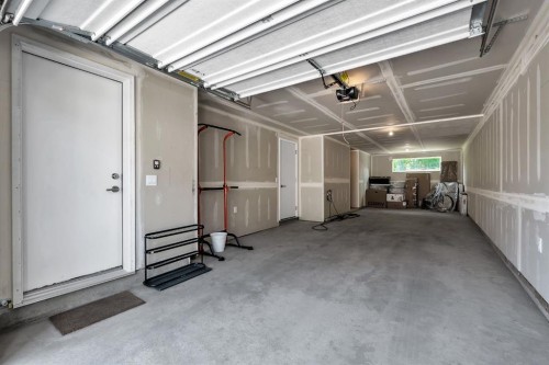 426 Shawnee Square Sw, Calgary, AB - Indoor Photo Showing Garage