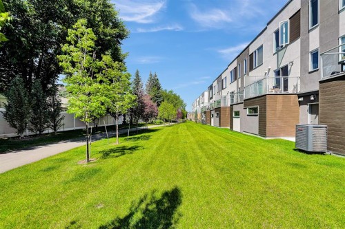 426 Shawnee Square Sw, Calgary, AB - Outdoor
