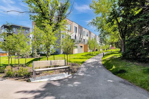 426 Shawnee Square Sw, Calgary, AB - Outdoor