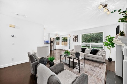 262 Coventry Court Ne, Calgary, AB - Indoor Photo Showing Living Room