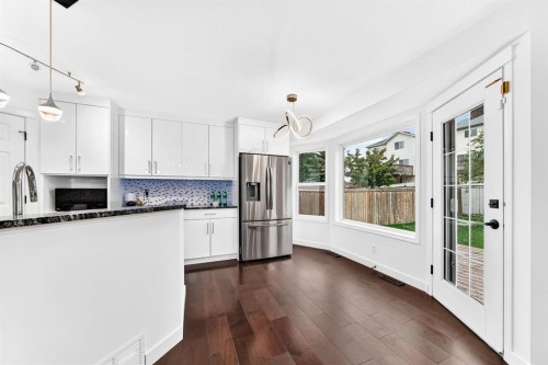 262 Coventry Court Ne, Calgary, AB - Indoor Photo Showing Kitchen