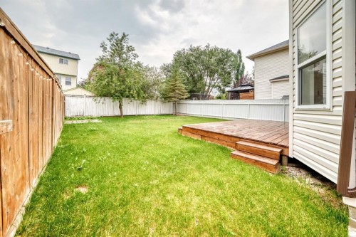 262 Coventry Court Ne, Calgary, AB - Outdoor