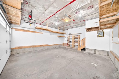 262 Coventry Court Ne, Calgary, AB - Indoor Photo Showing Garage