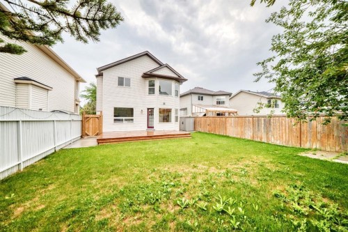 262 Coventry Court Ne, Calgary, AB - Outdoor