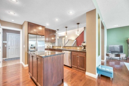 331 Mahogany Court Se, Calgary, AB - Indoor Photo Showing Kitchen