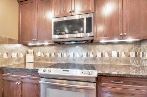 331 Mahogany Court Se, Calgary, AB - Indoor Photo Showing Kitchen