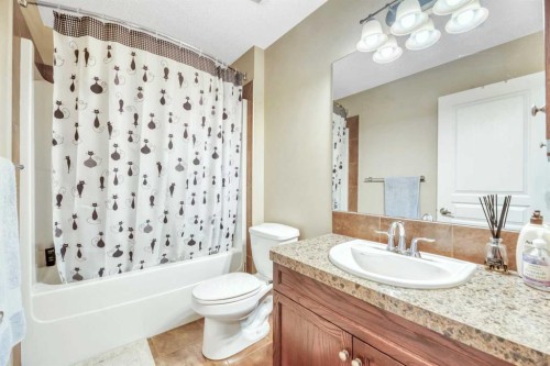 331 Mahogany Court Se, Calgary, AB - Indoor Photo Showing Bathroom