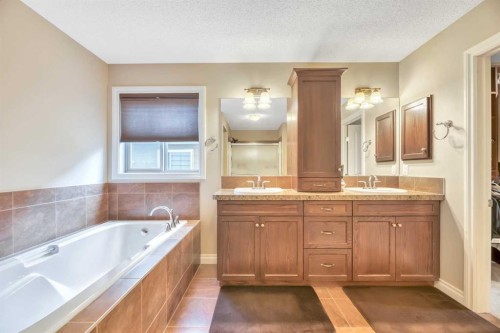 331 Mahogany Court Se, Calgary, AB - Indoor Photo Showing Bathroom