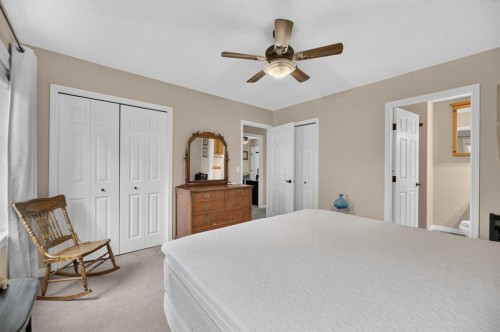 41 Deer Coulee Drive, Didsbury, AB - Indoor Photo Showing Bedroom