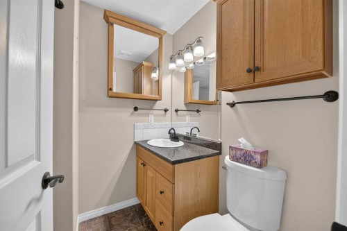 41 Deer Coulee Drive, Didsbury, AB - Indoor Photo Showing Bathroom