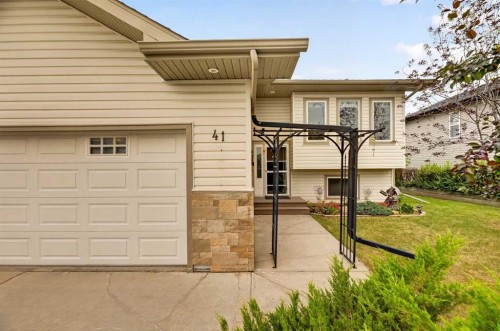 41 Deer Coulee Drive, Didsbury, AB - Outdoor With Exterior