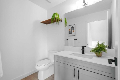 108 Na'A Heights Sw, Calgary, AB - Indoor Photo Showing Bathroom