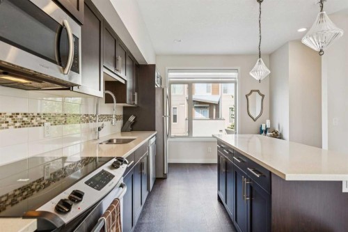 16 Westpark Common Sw, Calgary, AB - Indoor Photo Showing Kitchen With Upgraded Kitchen