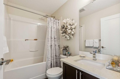 16 Westpark Common Sw, Calgary, AB - Indoor Photo Showing Bathroom