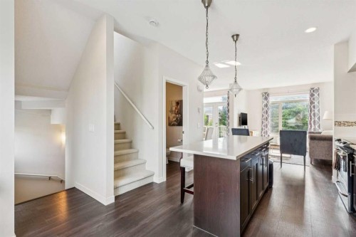 16 Westpark Common Sw, Calgary, AB - Indoor Photo Showing Kitchen