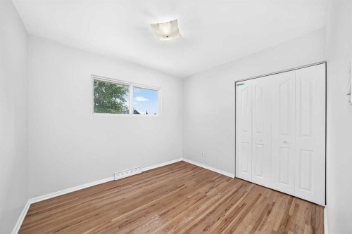 39 Healy Drive Sw, Calgary, AB - Indoor Photo Showing Other Room