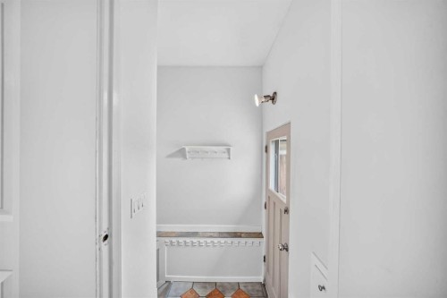39 Healy Drive Sw, Calgary, AB - Indoor Photo Showing Other Room