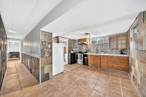 39 Healy Drive Sw, Calgary, AB - Indoor