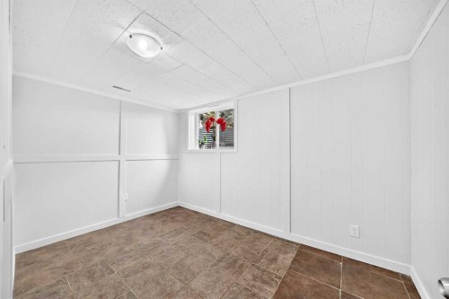 39 Healy Drive Sw, Calgary, AB - Indoor Photo Showing Other Room