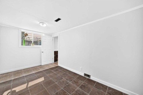 39 Healy Drive Sw, Calgary, AB - Indoor Photo Showing Other Room