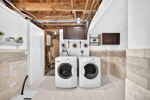 39 Healy Drive Sw, Calgary, AB - Indoor Photo Showing Laundry Room