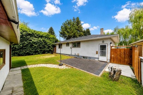 39 Healy Drive Sw, Calgary, AB - Outdoor With Exterior