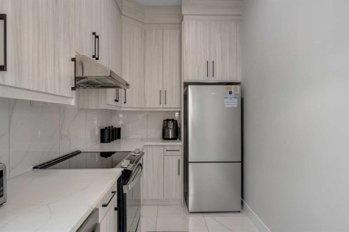32 Waterford Terrace, Chestermere, AB - Indoor Photo Showing Kitchen